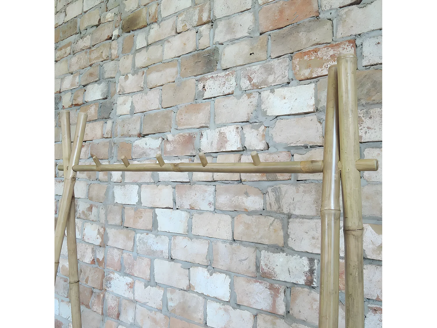 Perchero de bambú madera clara