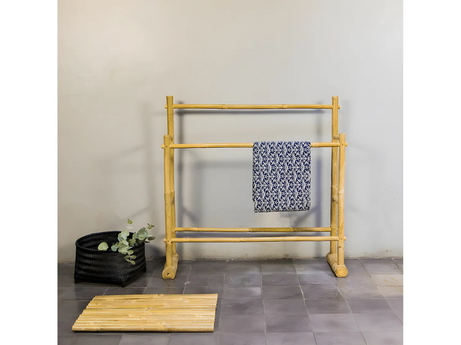 Toallero de bambú color marrón claro