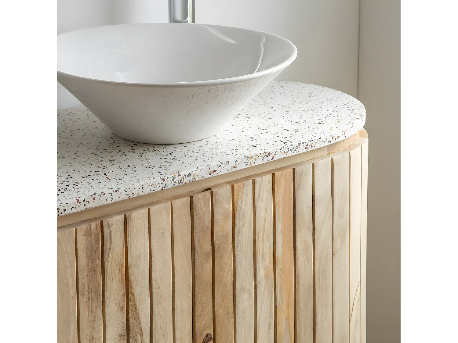 Meuble sous vasque en bois de manguier et terrazzo Lou