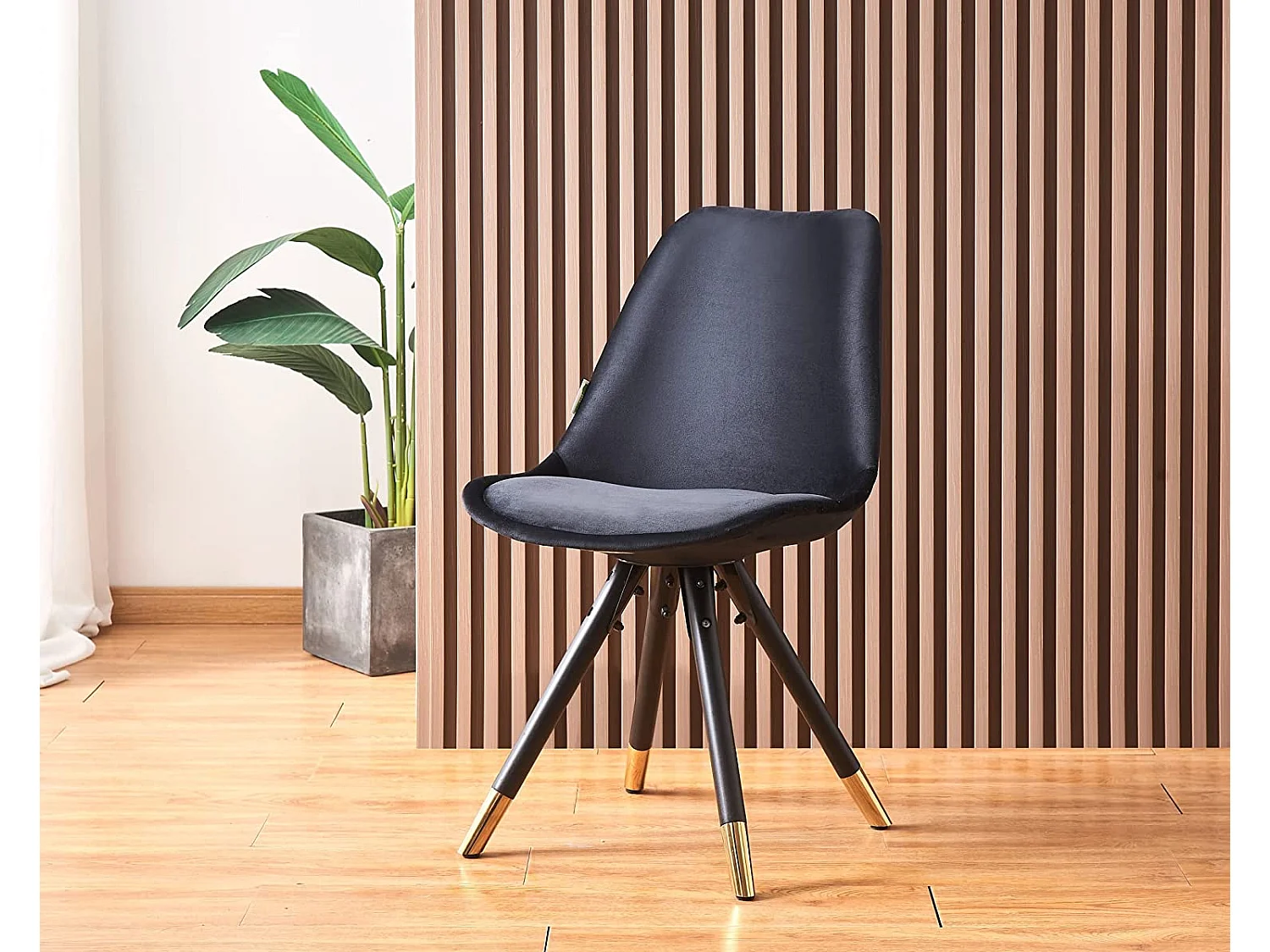 SOFIA - Chaise de salle à manger Rétro - Coque en plastique | Siège rembourré | Jambes en bois - Noir