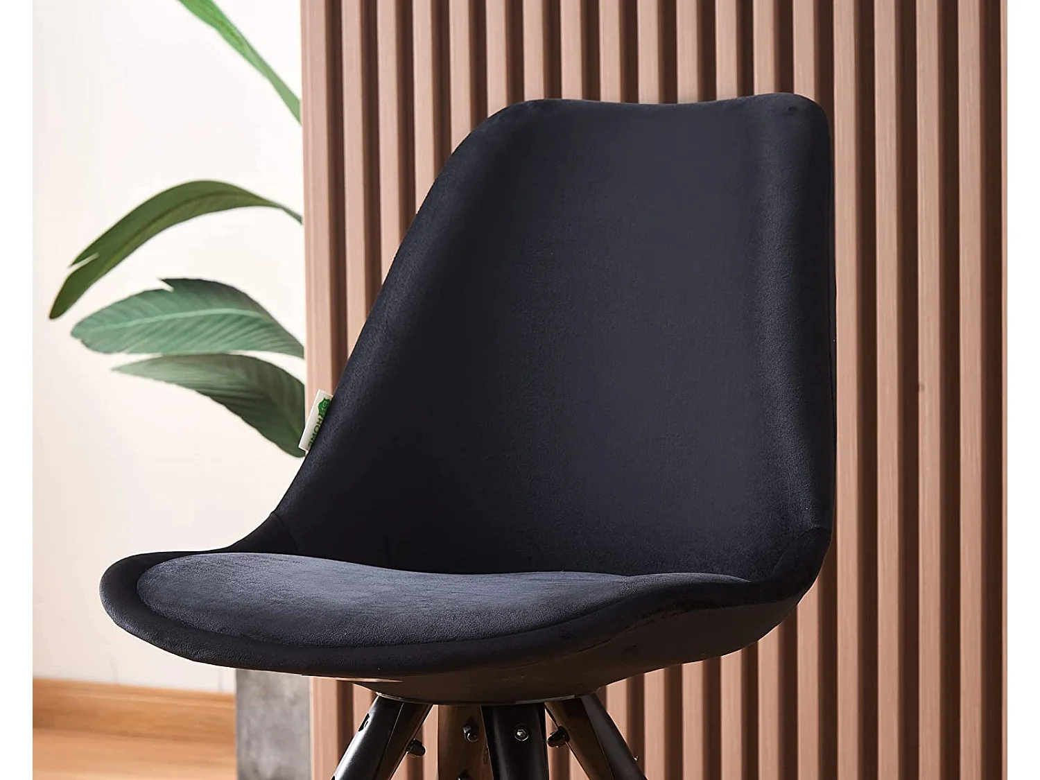 SOFIA - Chaise de salle à manger Rétro - Coque en plastique | Siège rembourré | Jambes en bois - Noir