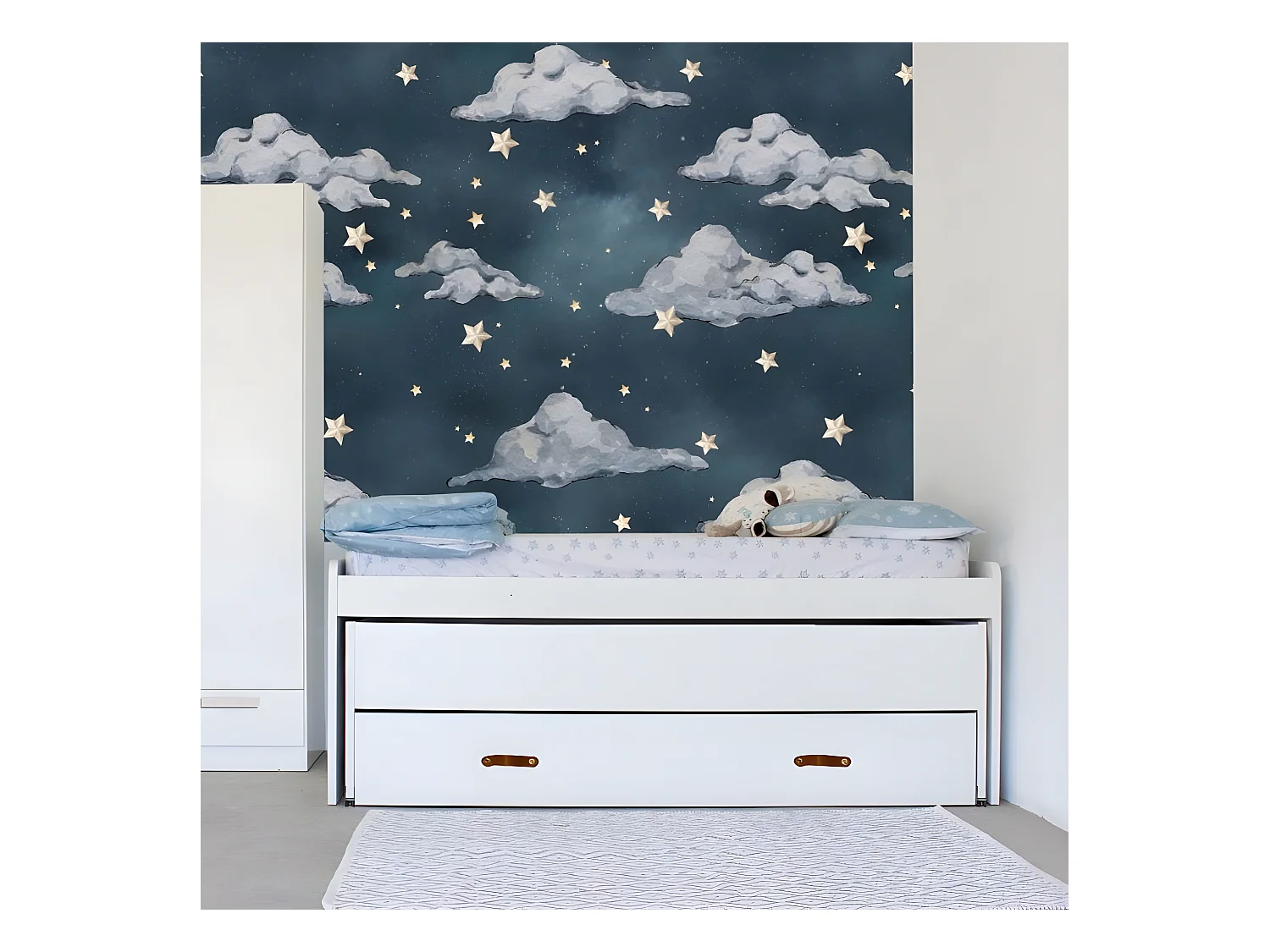 Cama tripla em aglomerado branco com estrados 90x200cm