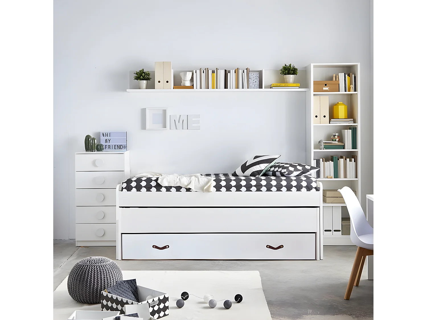 Lit triple en aggloméré blanc avec sommiers et matelas 105x200cm