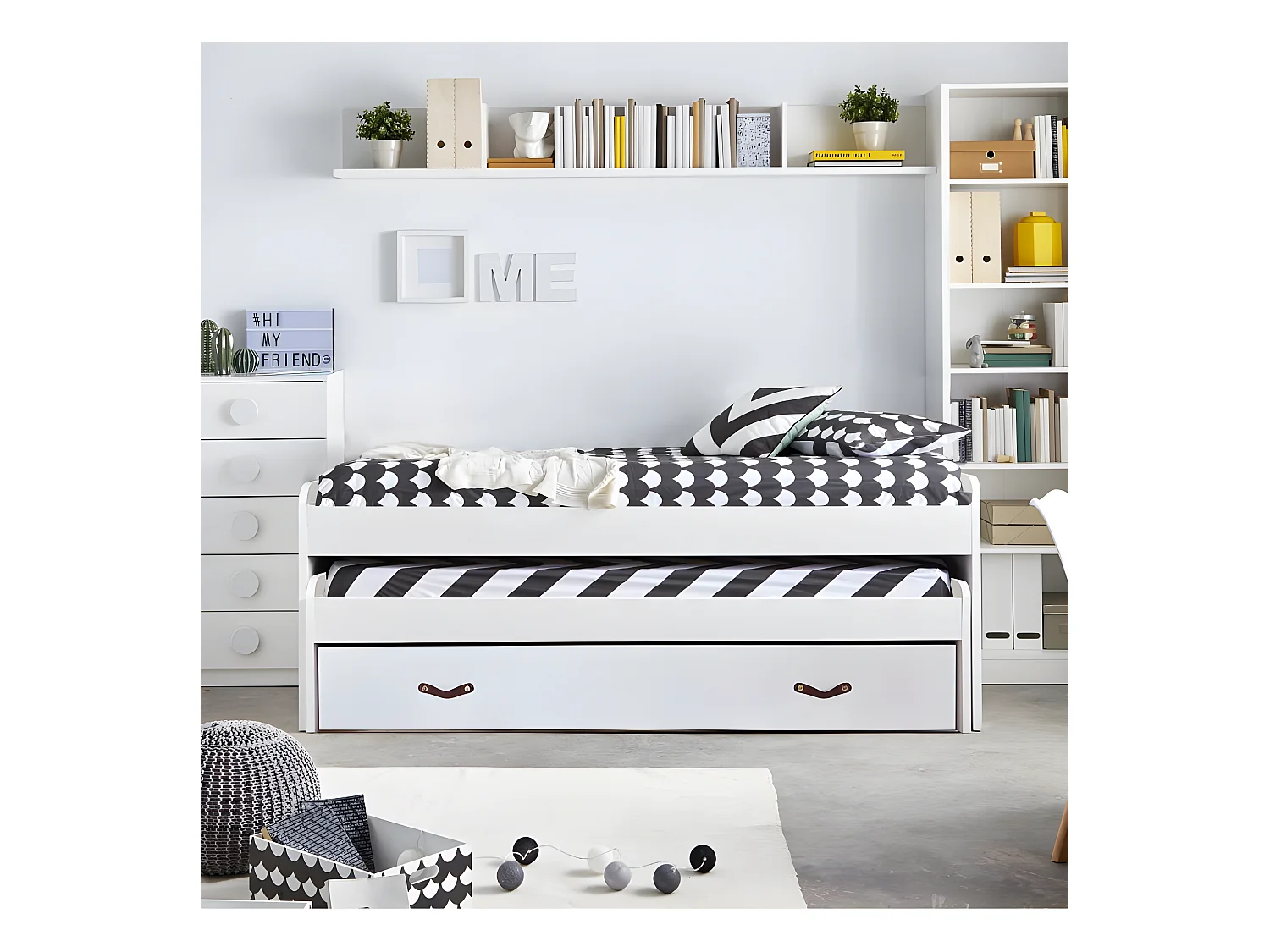 Bett dreifach mit Lattenrosten und Matratzen weiß 105x200cm