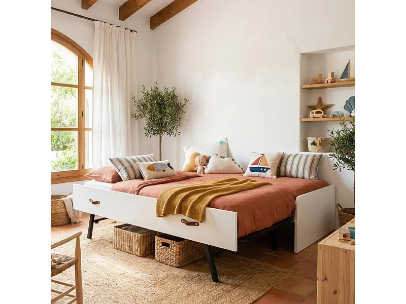 Bed + hefbaar onderschuifbed spaanplaat wit met lattenbodem en matrassen 105/90 cm