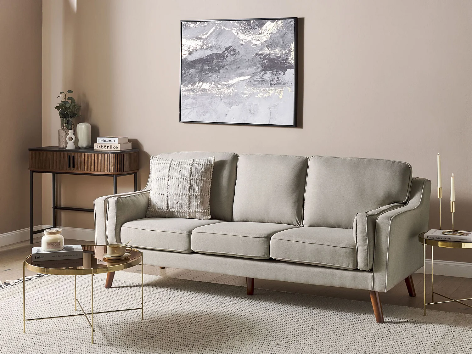 3-Sitzer Sofa Stoffbezug beige mit hohen Holzbeinen dicken Sitzkissen Lokka