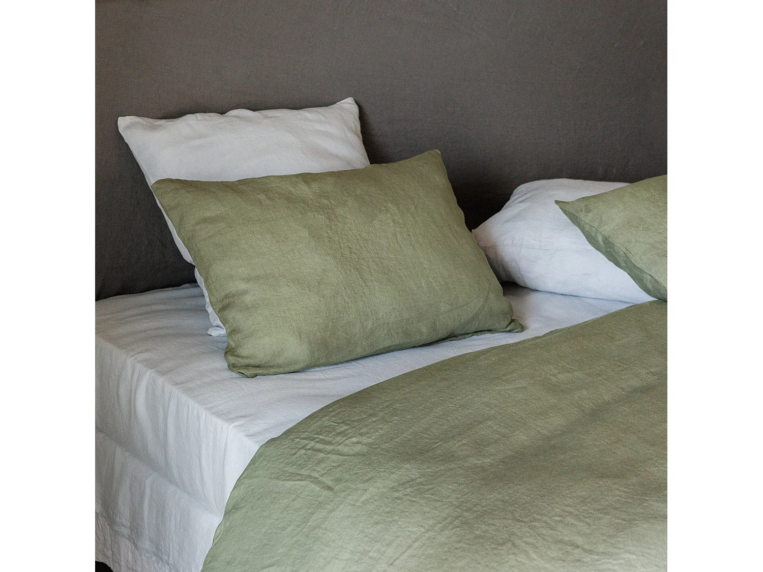 Taie d'oreiller uni 65X65 cm lin lavé froissé SONATE vert Sauge