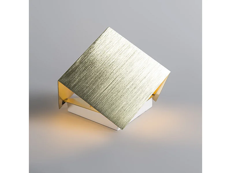 Applique murale moderne dorée avec effet de lumière - Cube