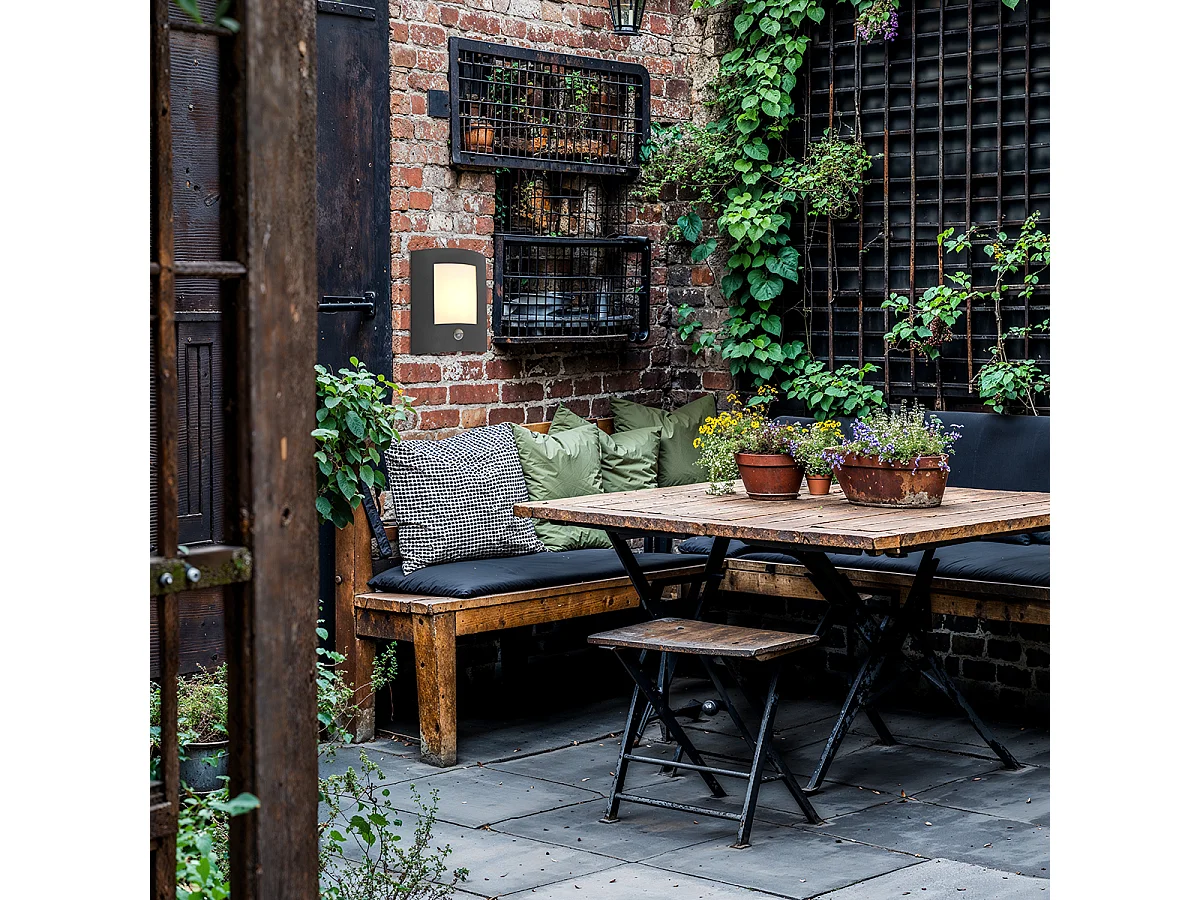 Applique d'extérieur anthracite avec détecteur de mouvement IP44 - Emmerald 1