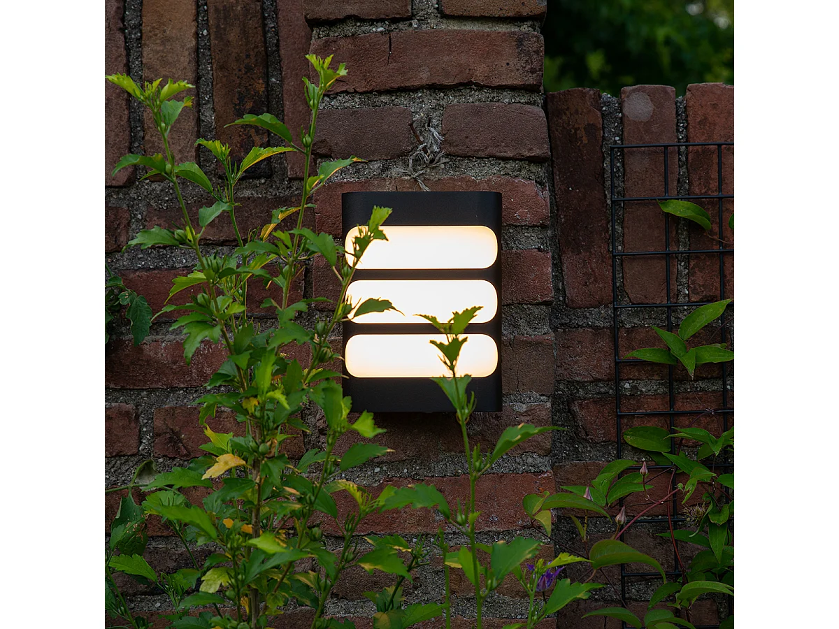 Applique moderne noire avec LED IP44 - Gaev