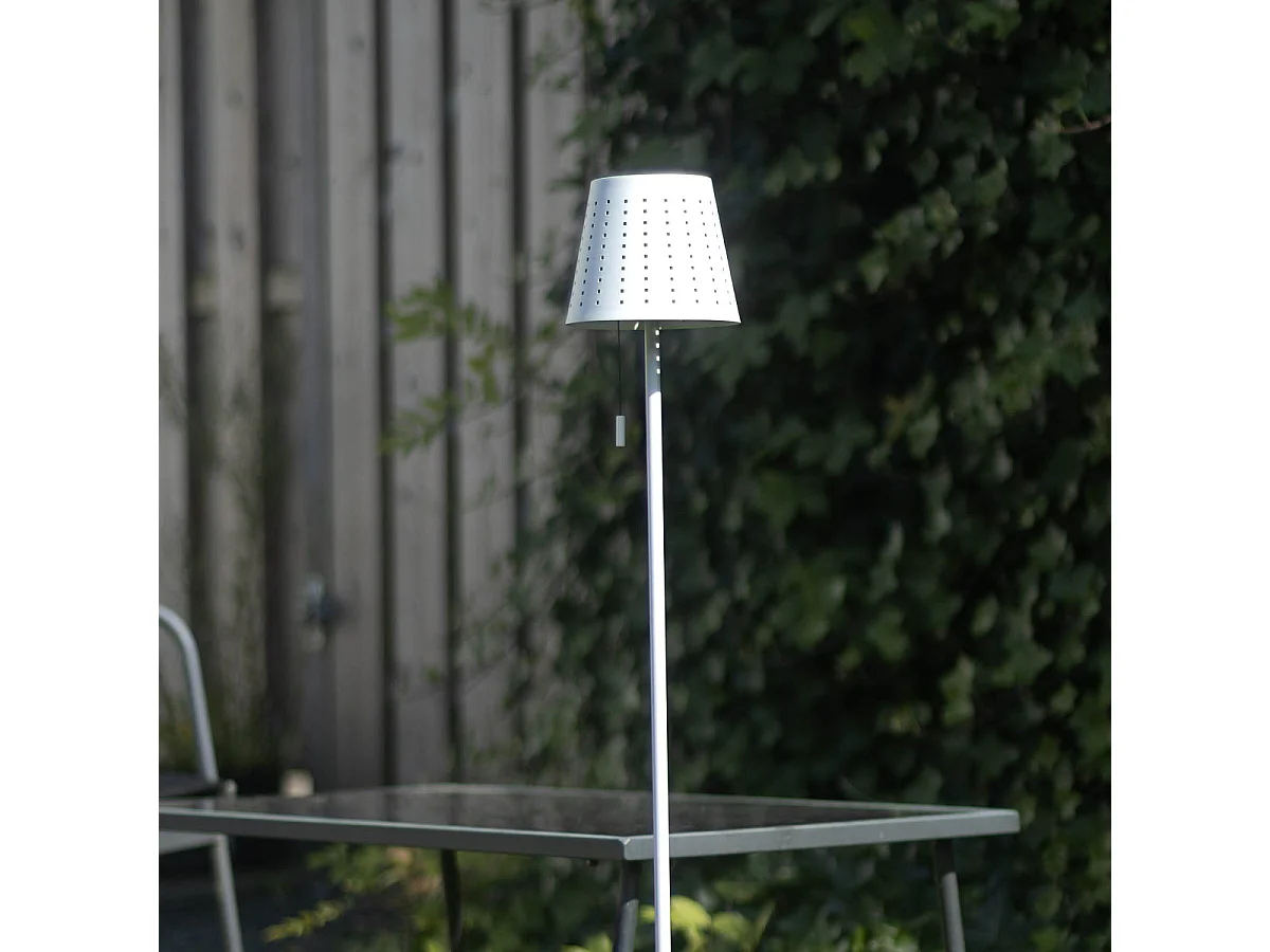 Lampadaire d'extérieur blanc avec LED dimmable en 3 étapes sur solaire - Ferre