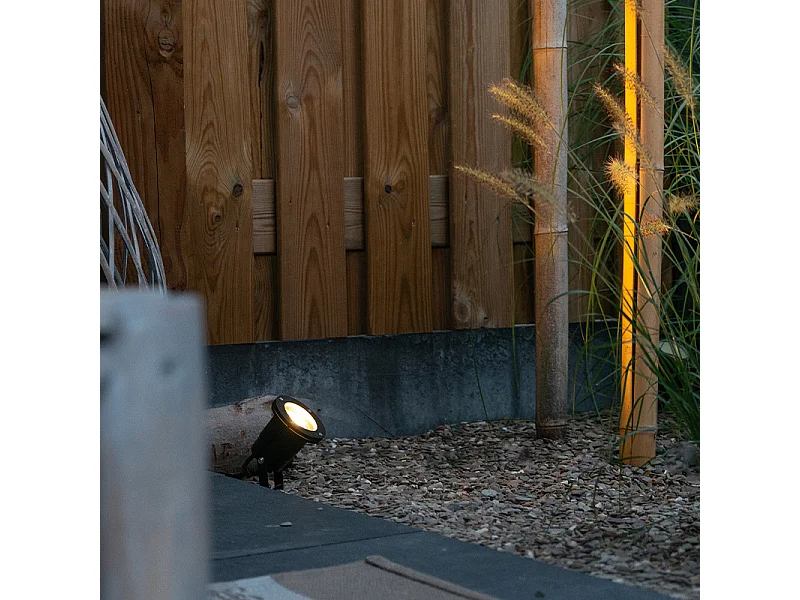 Spot moderne noir avec cordon et prise 200cm IP65 - Basic