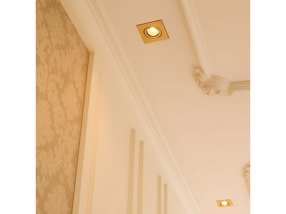 Spot encastré moderne doré carré IP44 - Xena