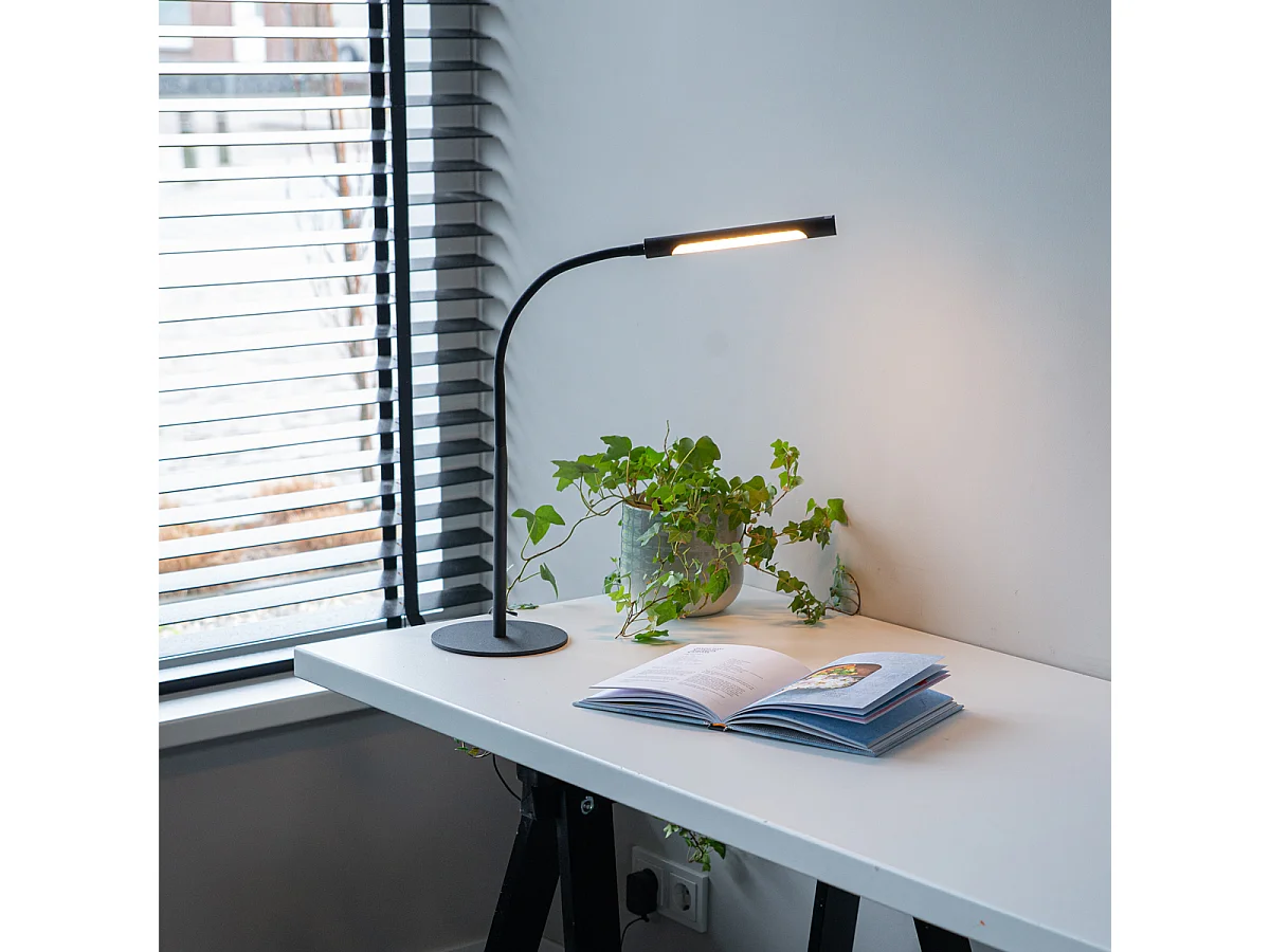 Lampe de table design noire avec LED et variateur tactile - Palka