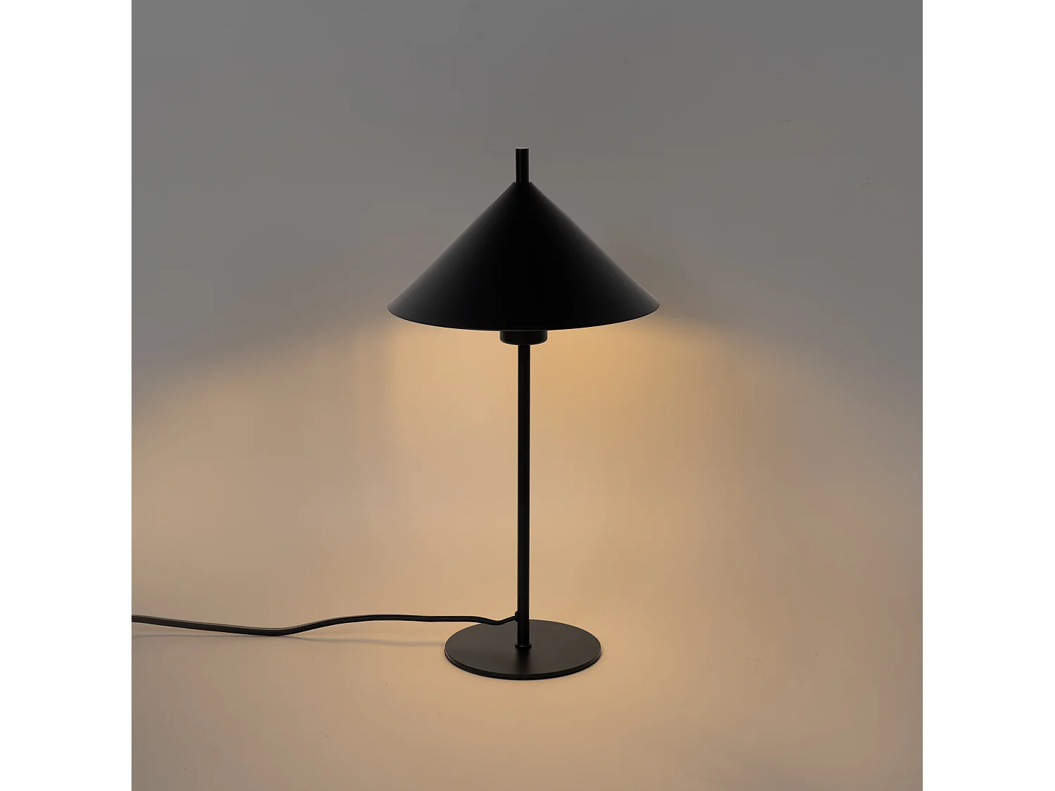 Lampe de table design noire - Triangolo