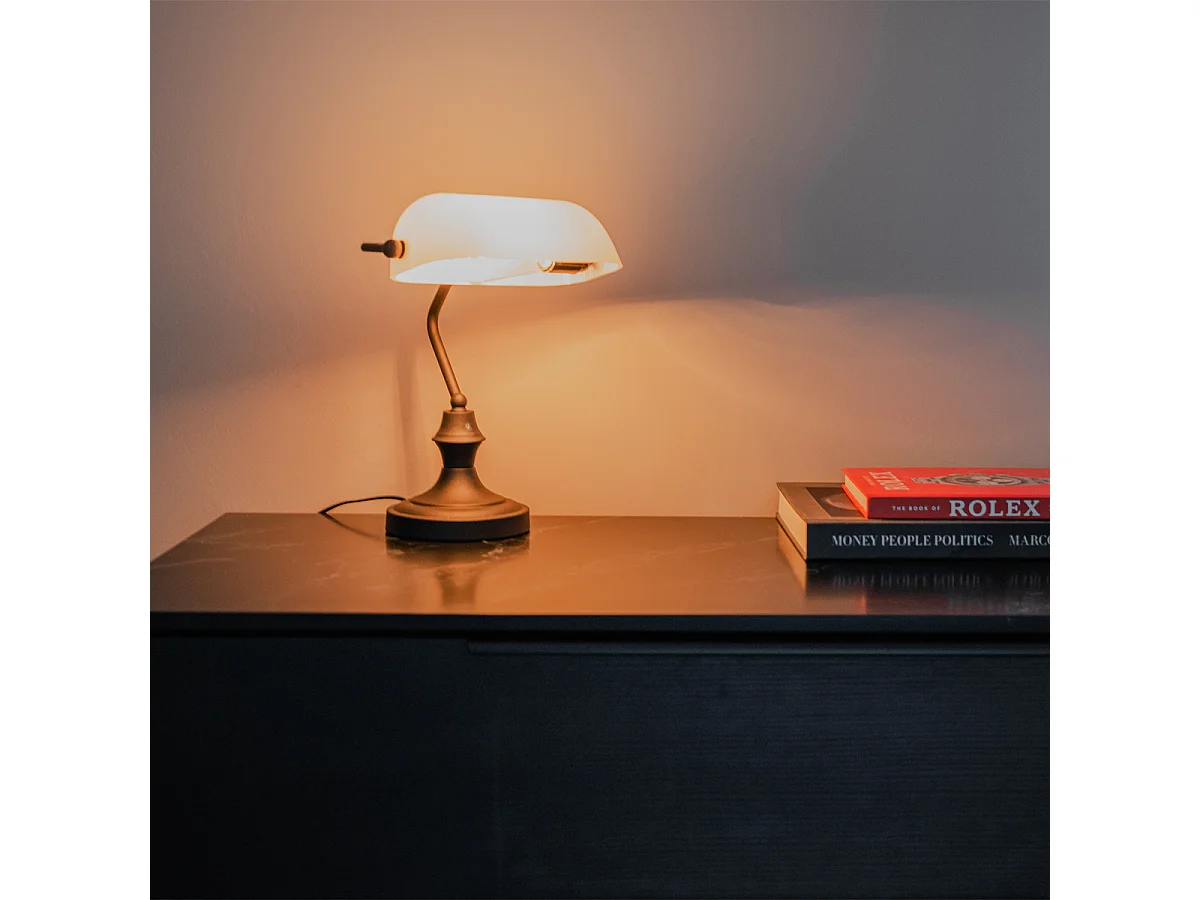 Lampe de notaire classique noire avec verre opale - Banker