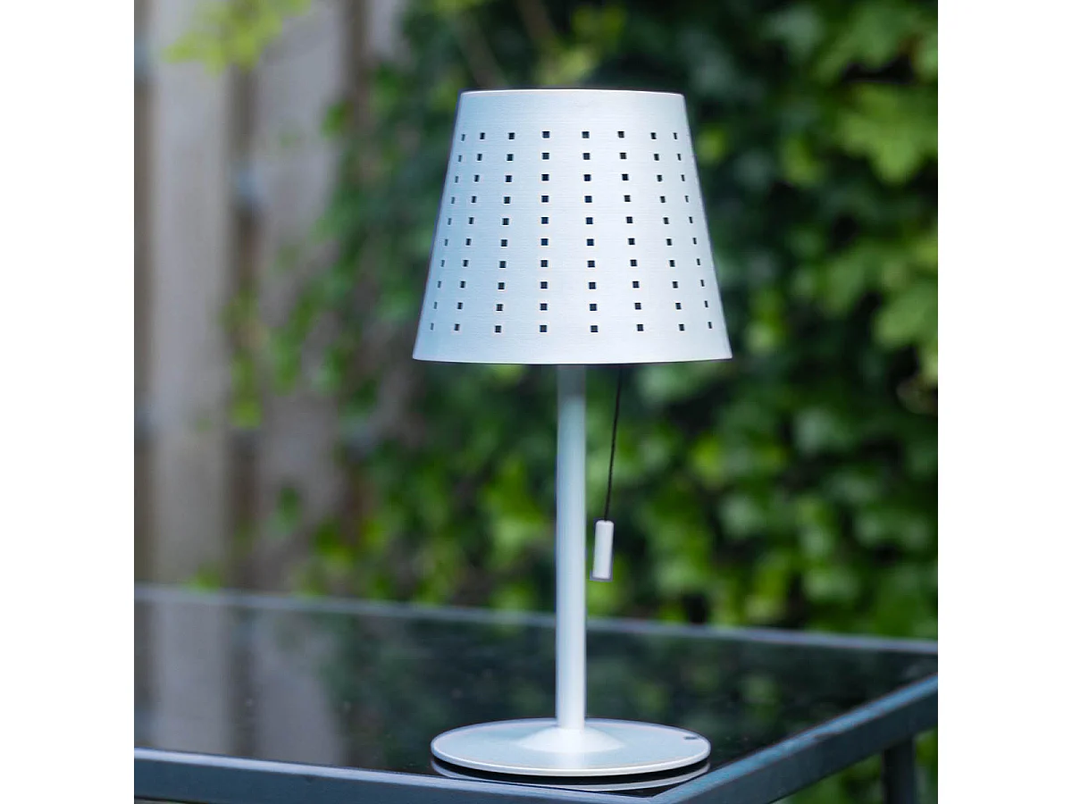 Lampe de table d'extérieur blanche avec LED dimmable en 3 étapes rechargeable et solaire - Ferre