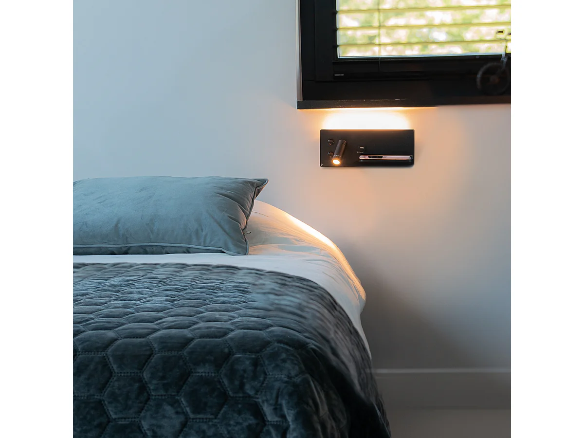 Ensemble de 2 appliques murales noires avec LED, port USB et chargeur à induction - Riza
