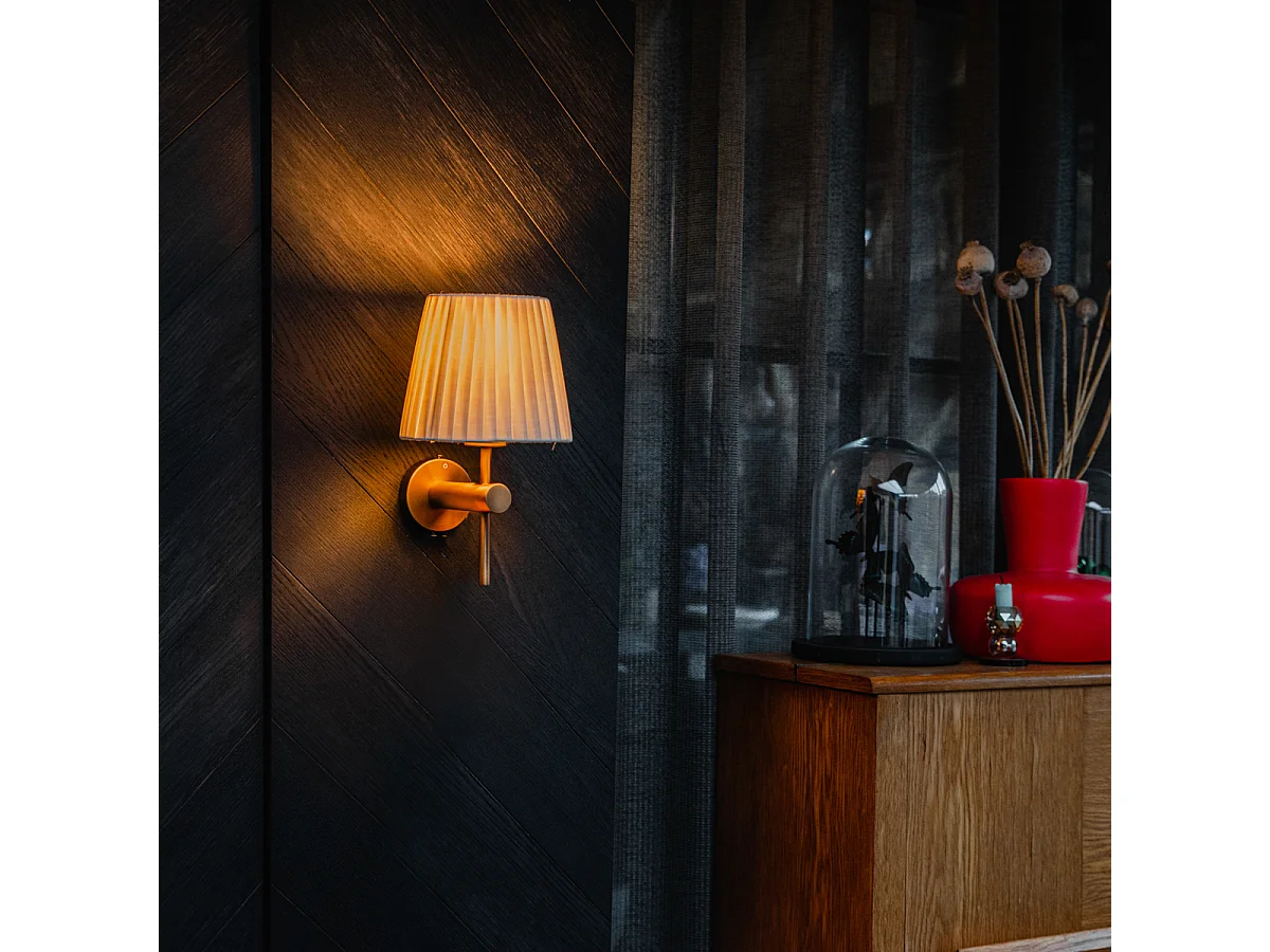 Applique Murale Moderne Bronze avec Abat-jour Blanc - Pluk