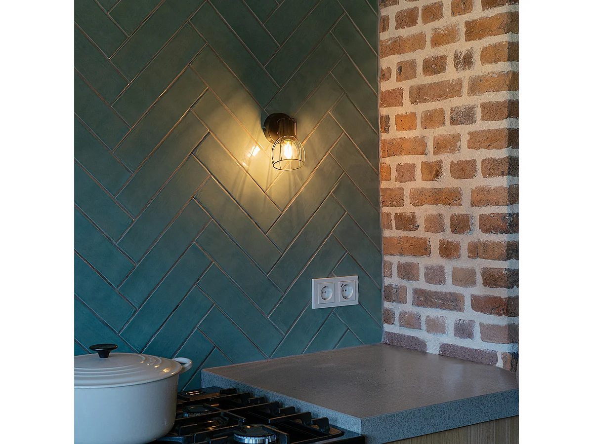 Applique moderne en acier noir réglable - Botu