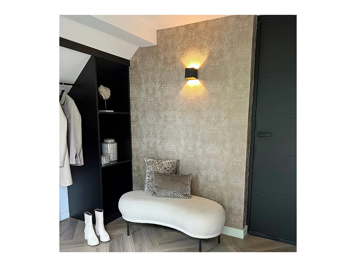 Applique murale moderne noire avec effet de lumière - Transfer