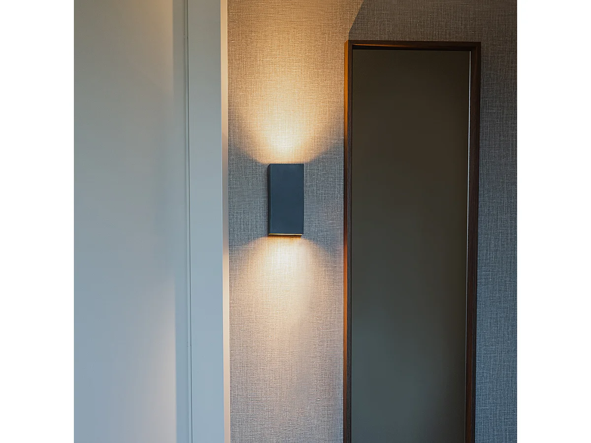 Applique murale carrée design noire avec intérieur doré - Sab