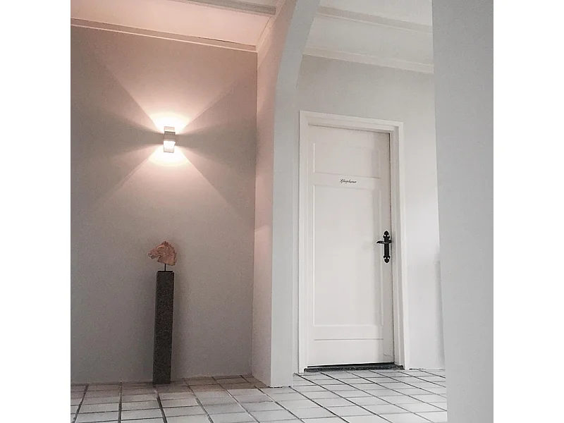 Applique murale moderne en aluminium avec effet de lumière - Amy