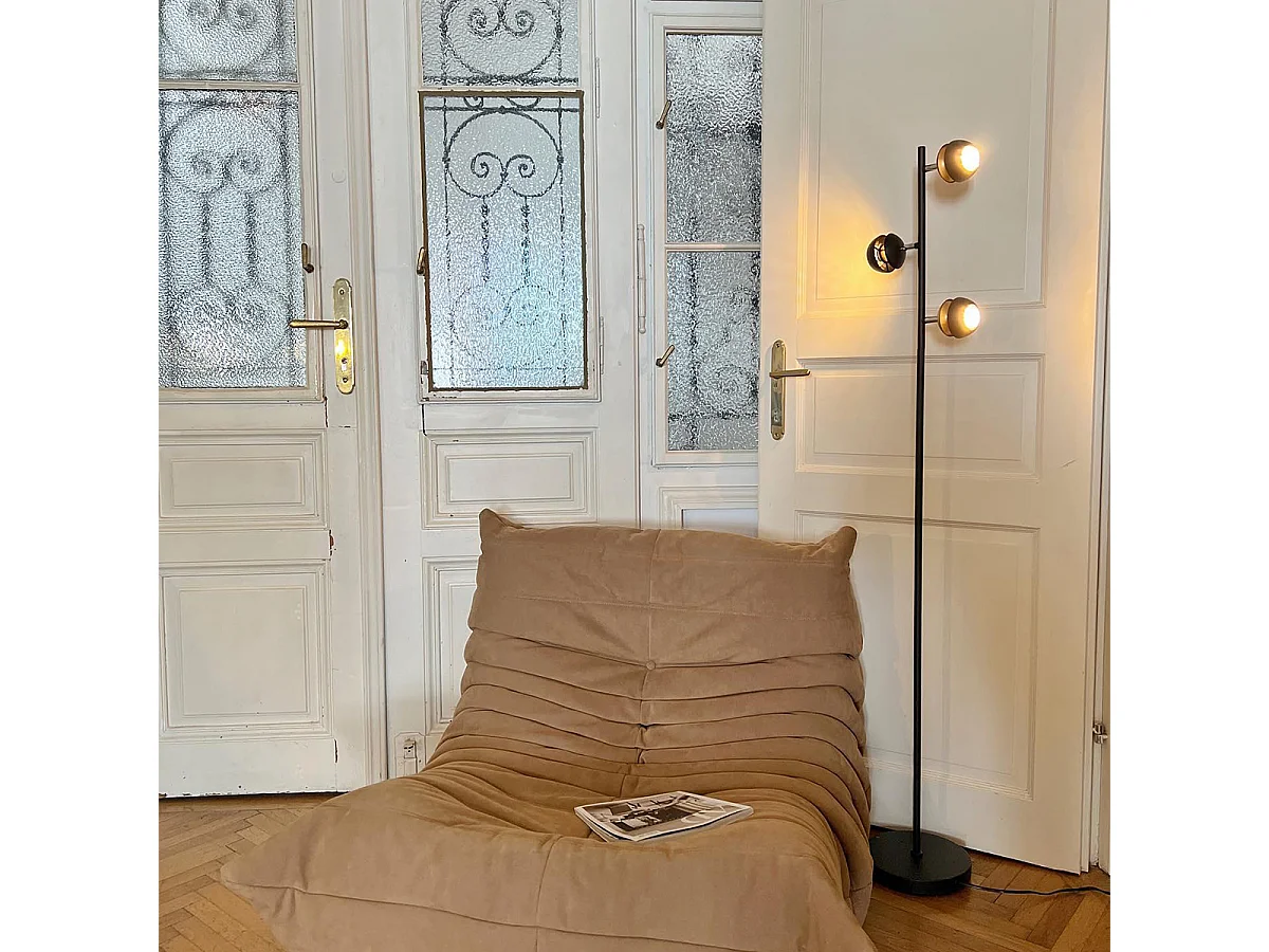 Lampadaire moderne à 3 lumières, noir avec intérieur doré - Buell Deluxe