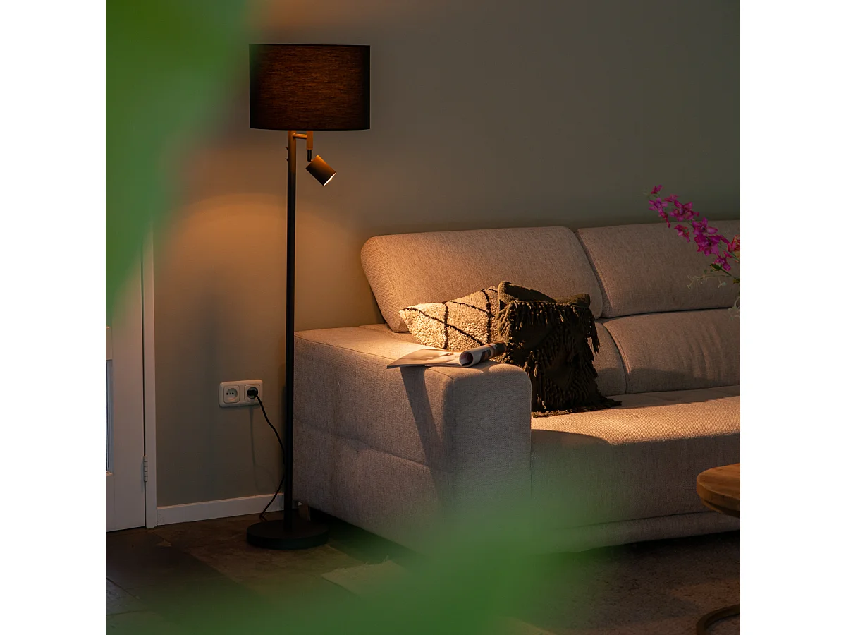 Lampadaire noir avec intérieur doré et liseuse - Jelena