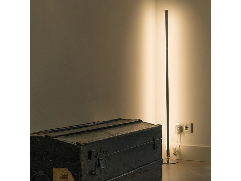 Lampadaire moderne chromé avec LED à 3 niveaux de luminosité - Line-up