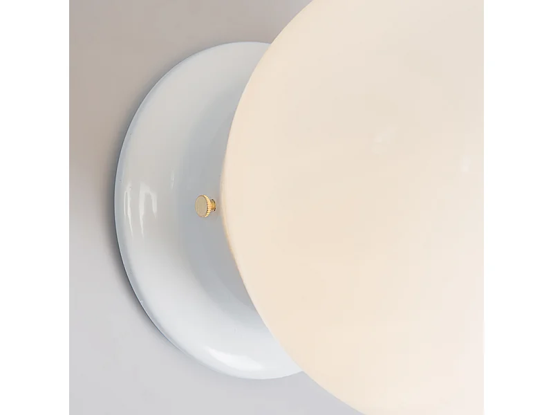 Plafonnier rétro en verre opale blanc - Scoop