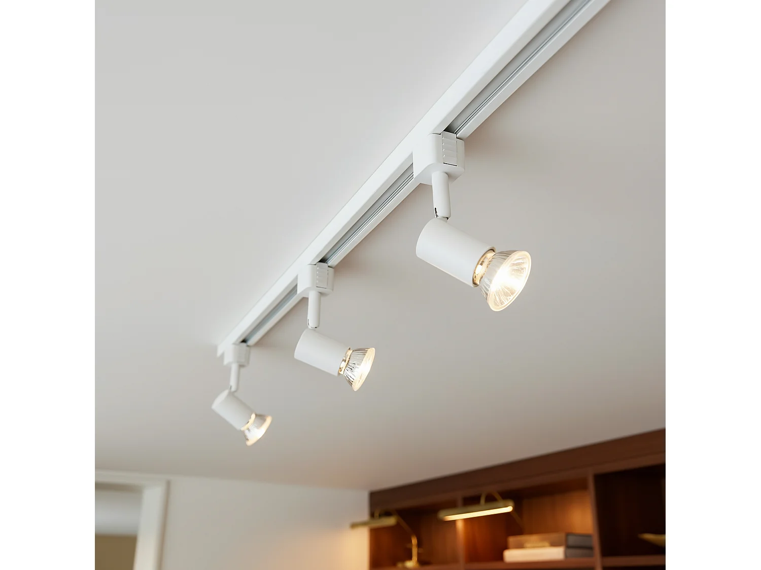 Système sur rail moderne avec 3 spots monophasé blanc - Jeany