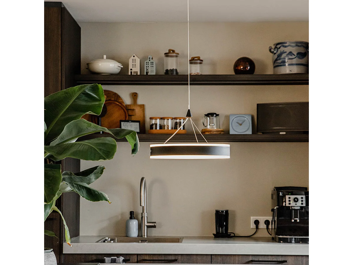 Suspension noire 30 cm avec LED à intensité variable sur 3 niveaux - Lyani