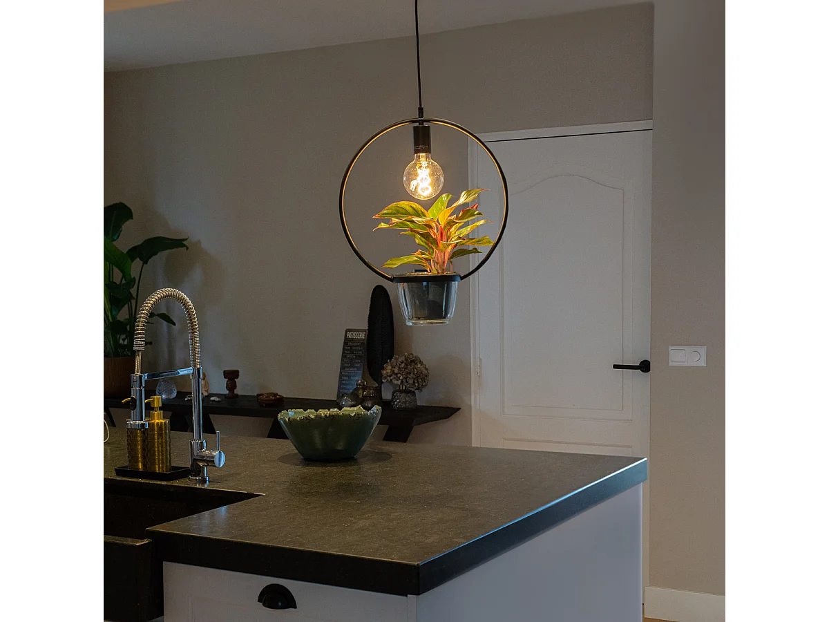 Suspension moderne ronde noire avec pot en verre - Roslini