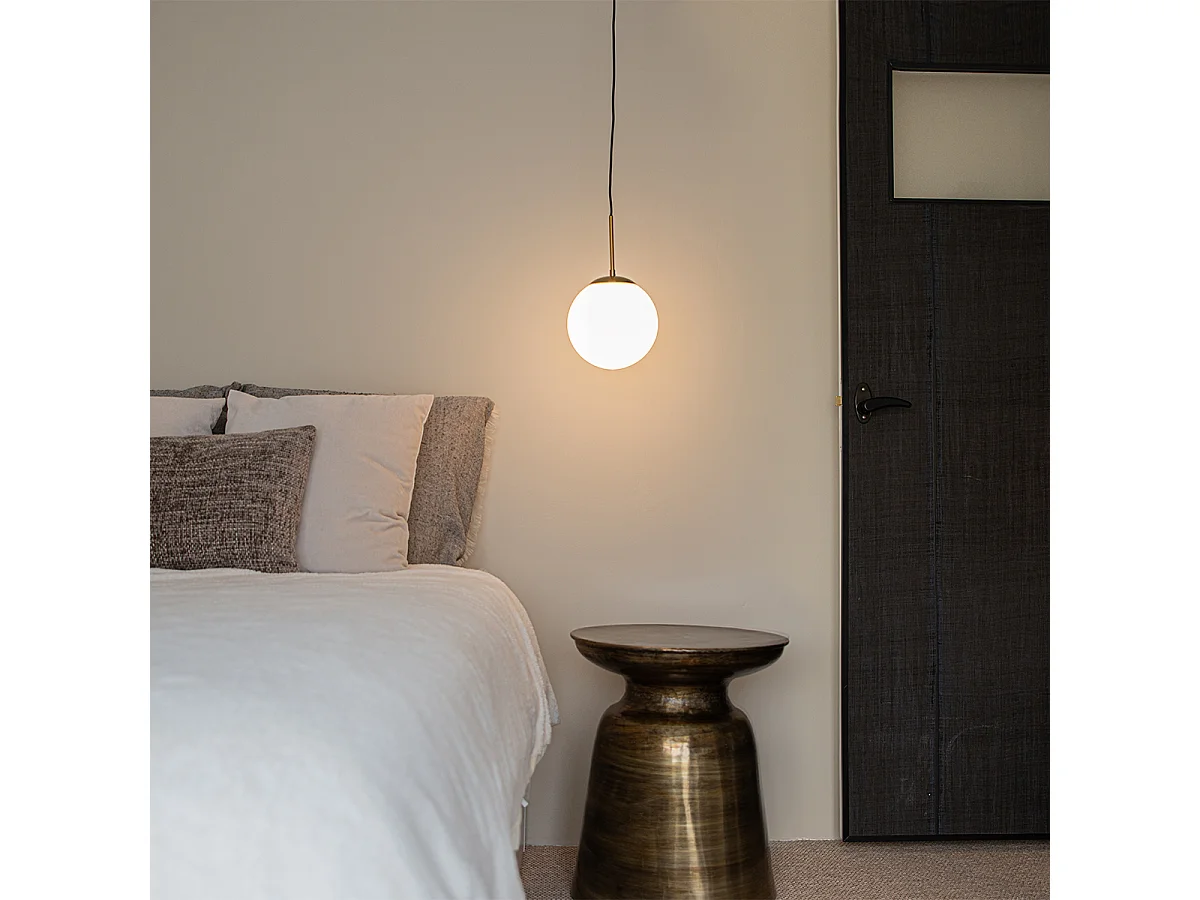 Suspension Art Déco dorée avec verre opale - Flore