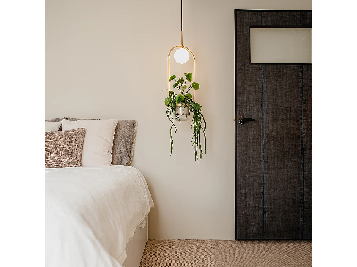 Suspension Art déco dorée avec verre blanc - Isabella