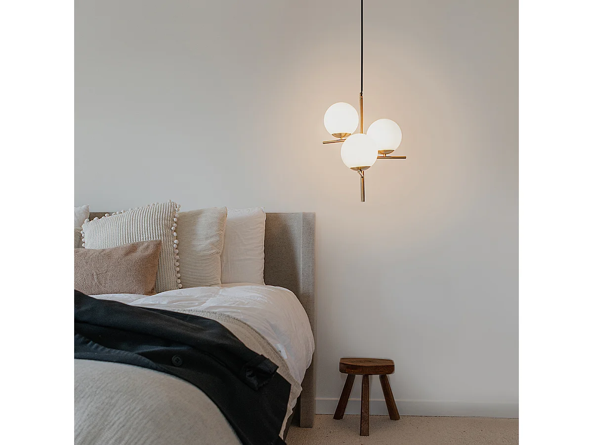 Suspension Art Déco or avec verre opale 3 lumières - Flore