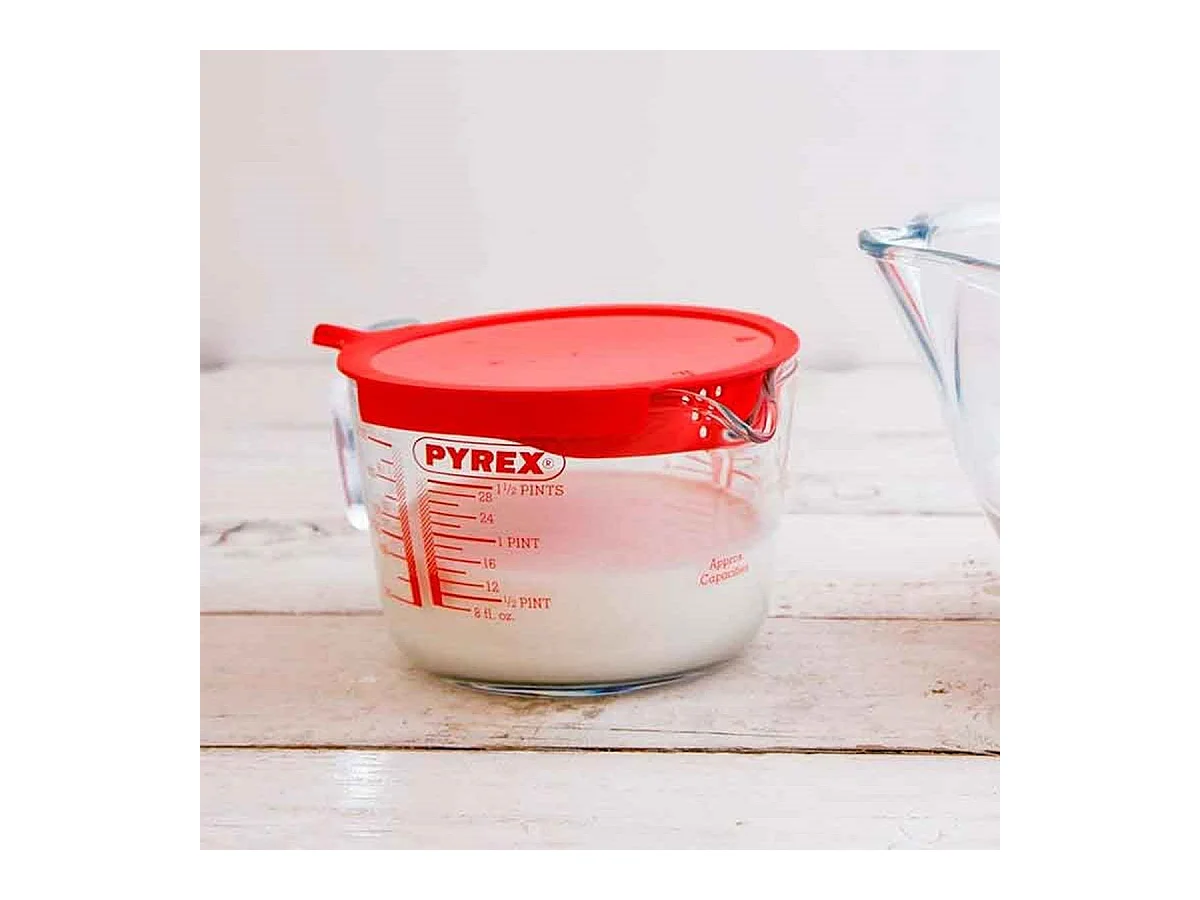 Jarra medidora de vidrio de 1L con tapa y colador integrado Pyrex Classic