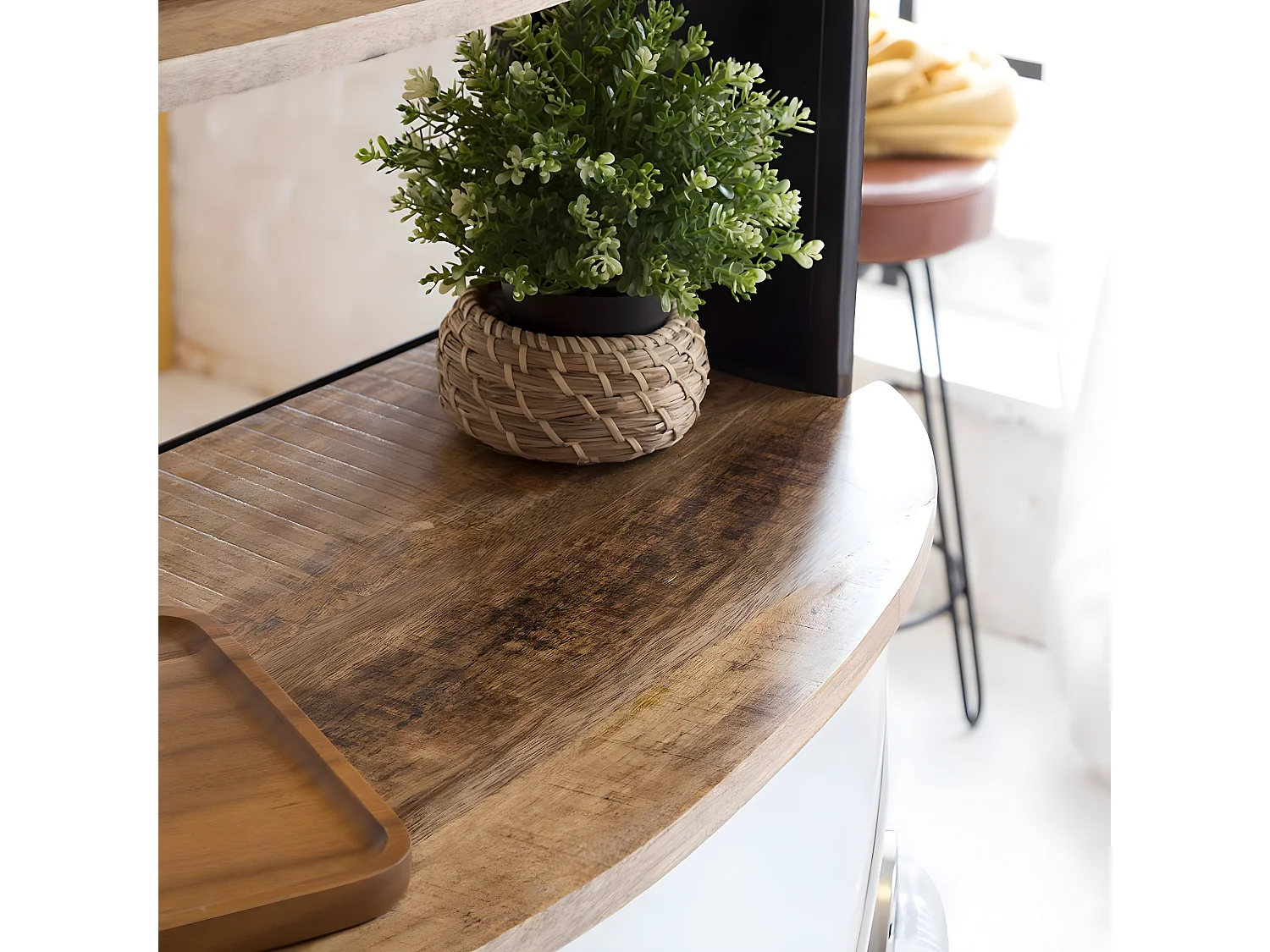 Meuble bar noir avec plateaux en bois de manguier Combi