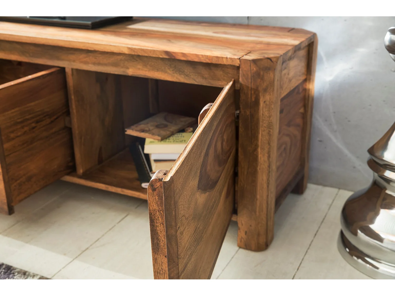 Meuble TV 140 cm Lowboard Tiroir Commode TV Bois Massif avec Portes