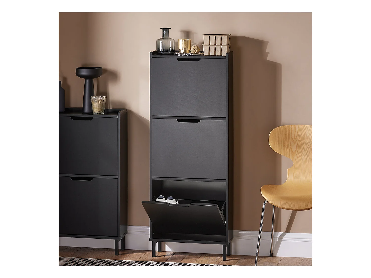 Szafka na buty z 3 drzwiami FSR151-H-SCH