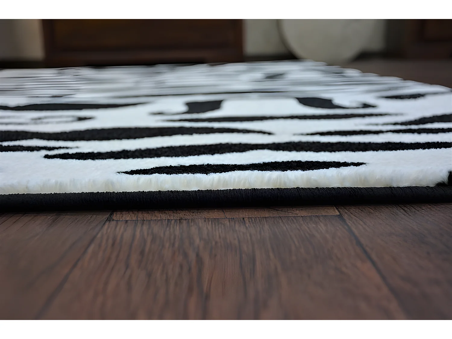 Tapijt SKETCH - FA67 room/zwart - Snor 160x220 cm