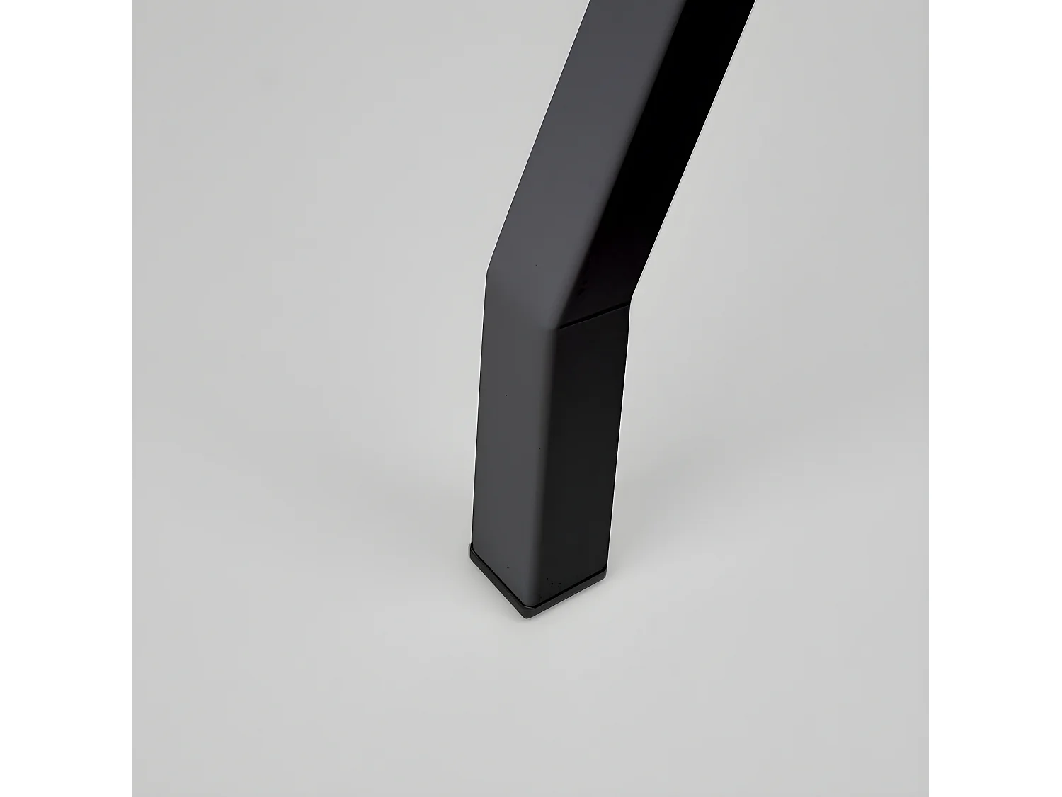 Mesa de cavalete preta 140x80x75cm da Box Furniture em madeira de pinho maciça com acabamento vintage estilo industrial Box Furniture