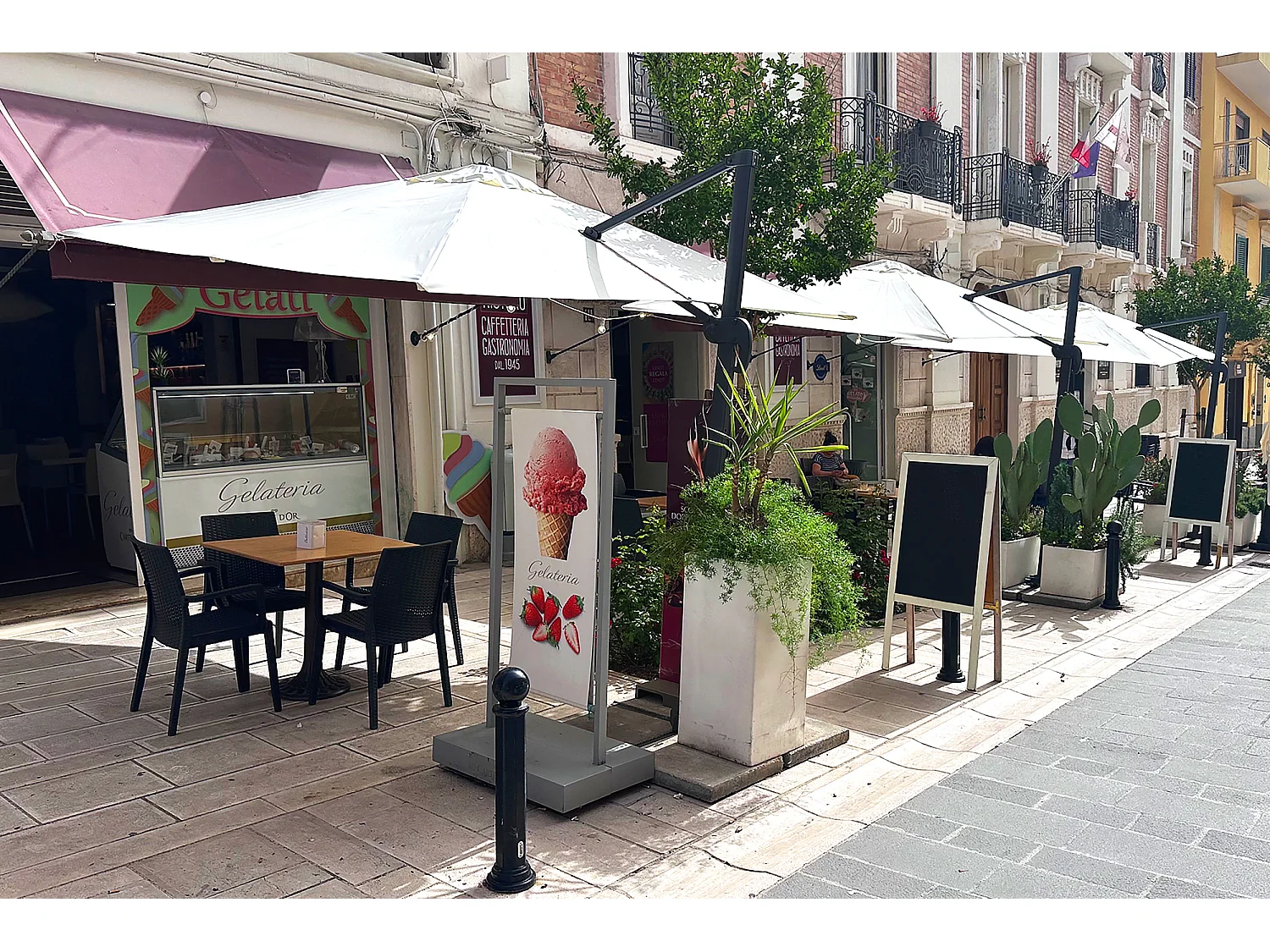 Ombrellone da giardino a braccio decentrato 3×3 mod. Miami