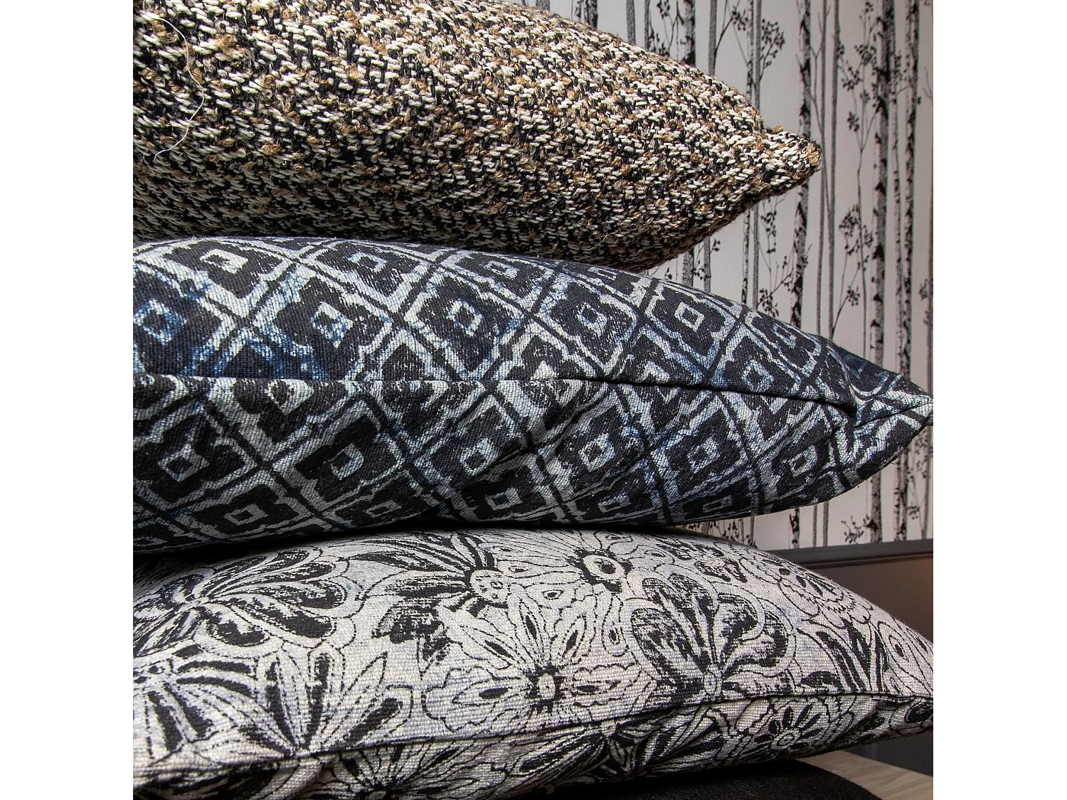 Now's Home - Coussin En Coton Imprime Bleu Et Noir 4 Pompons 45x45 Cm Melting