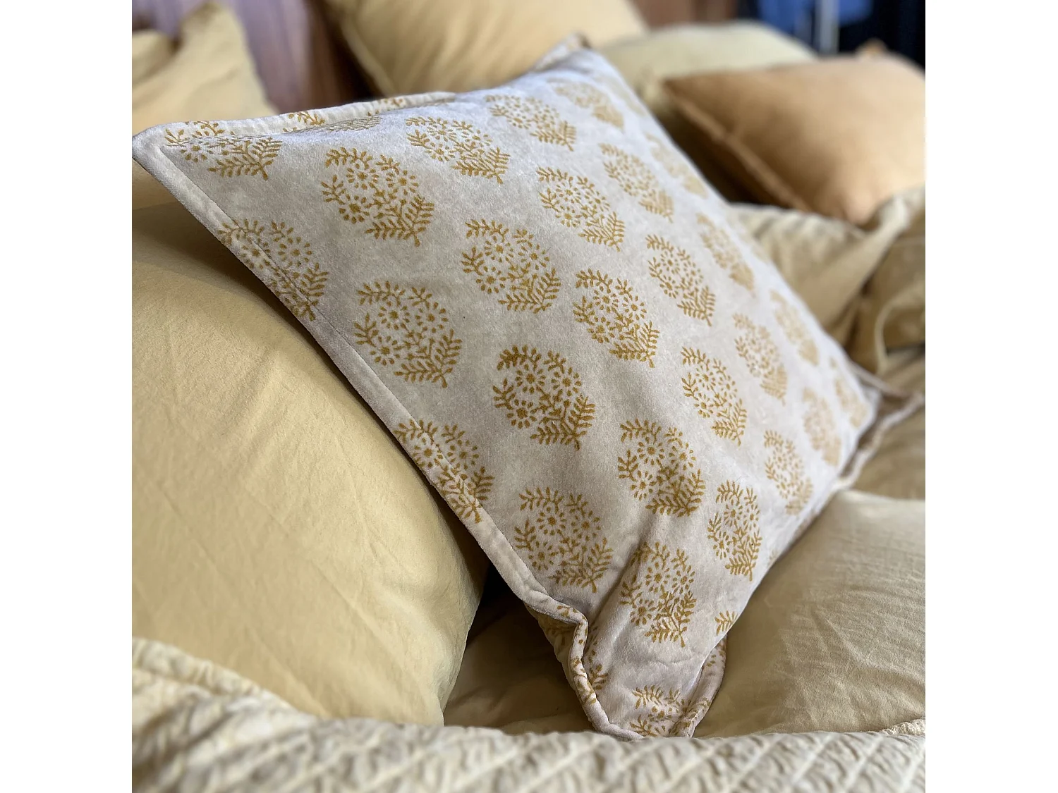 Now's Home - Coussin En Velours Vintage Jaune Avec Imprime 45x45cm Dori