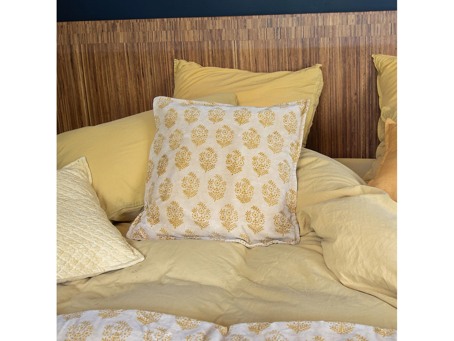 Now's Home - Coussin En Velours Vintage Jaune Avec Imprimé 45x45cm Dori