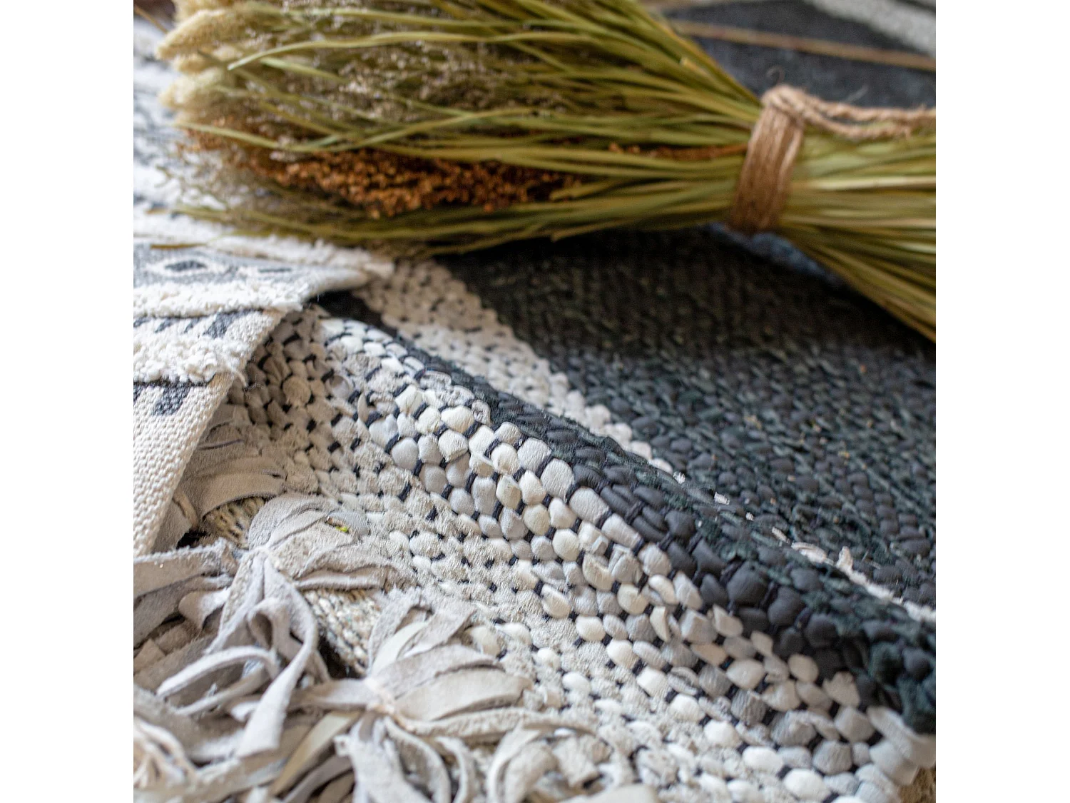 Now's Home - Tapis Noir Et Gris En Cuir Recycle 80x60cm Talas