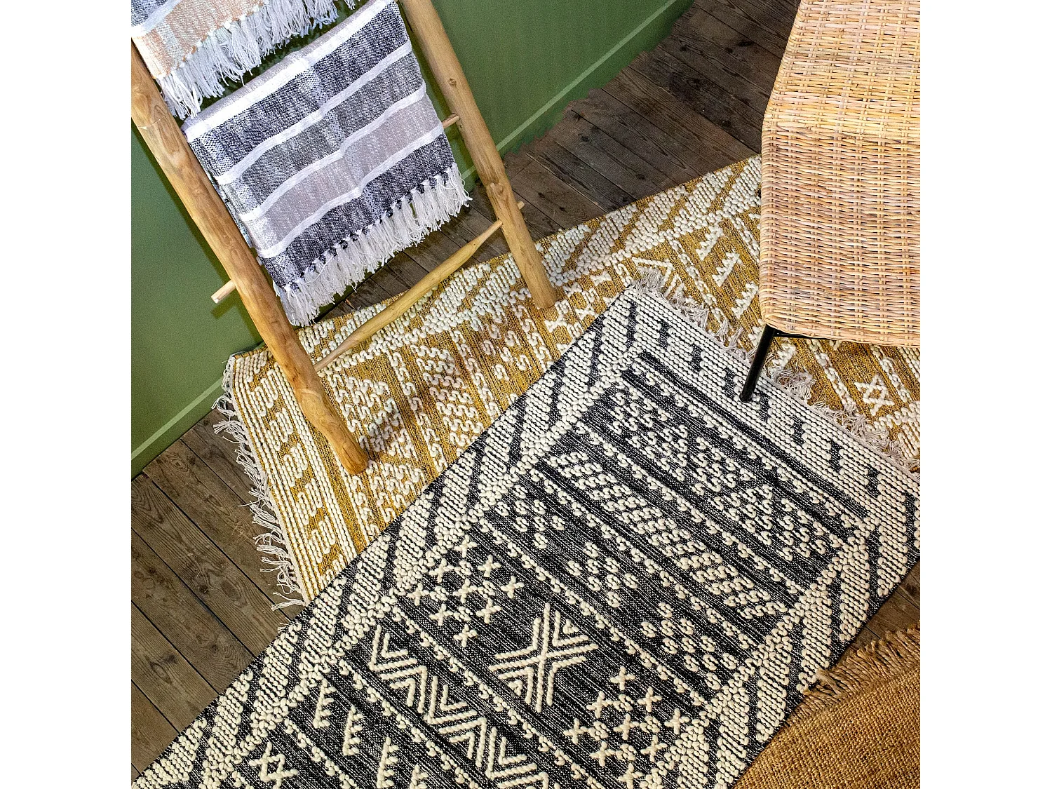 Now's Home - Tapis En Laine Et Coton Noir  Et  Gris Tisse A La  Main 90x150cm Tokat