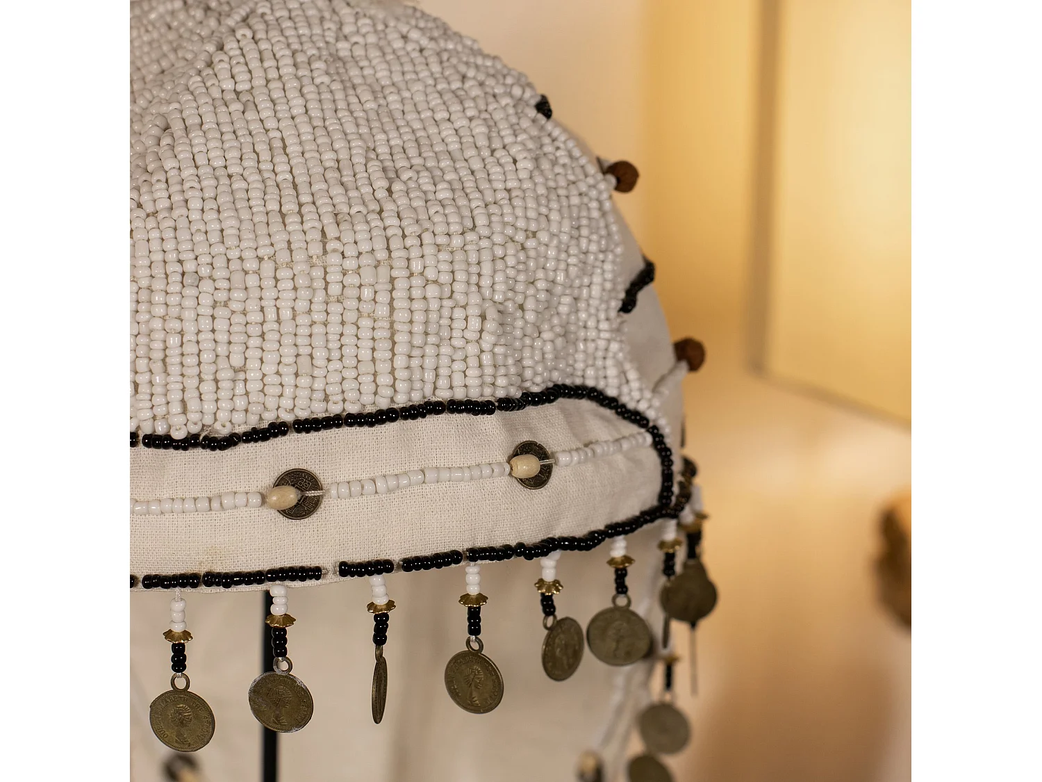 Now's Home - Coiffe Traditionnelle Brodee De Perles Et De Plumes O18x70 Cm Sanath